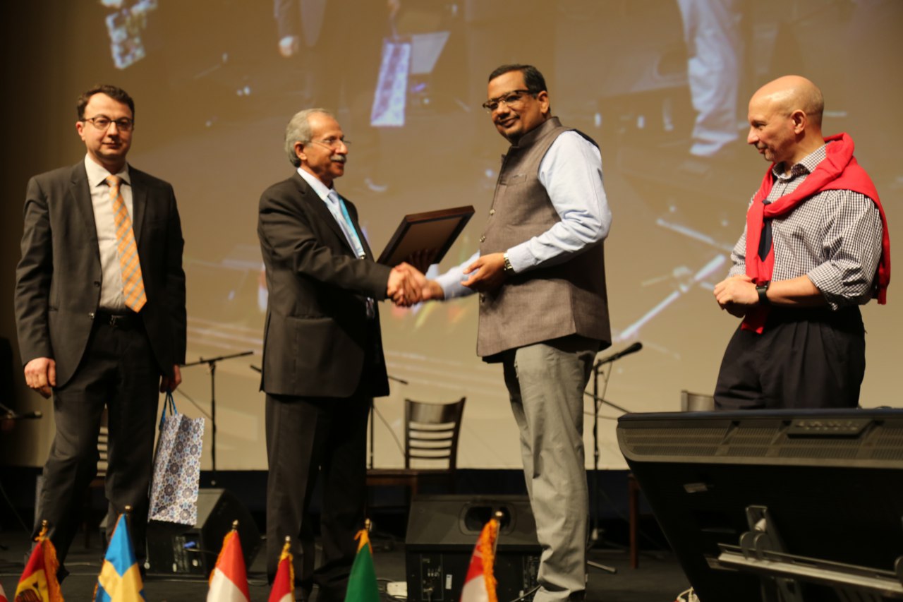 Dr Deepak Goyal honoured at ISKAST Iran